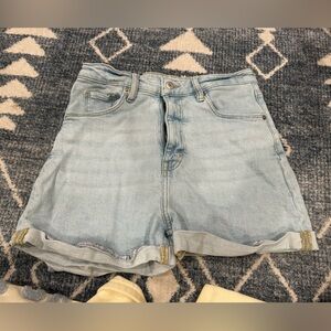 H&M ULTRA HIGH WAIST MOM DENIM SHORTS